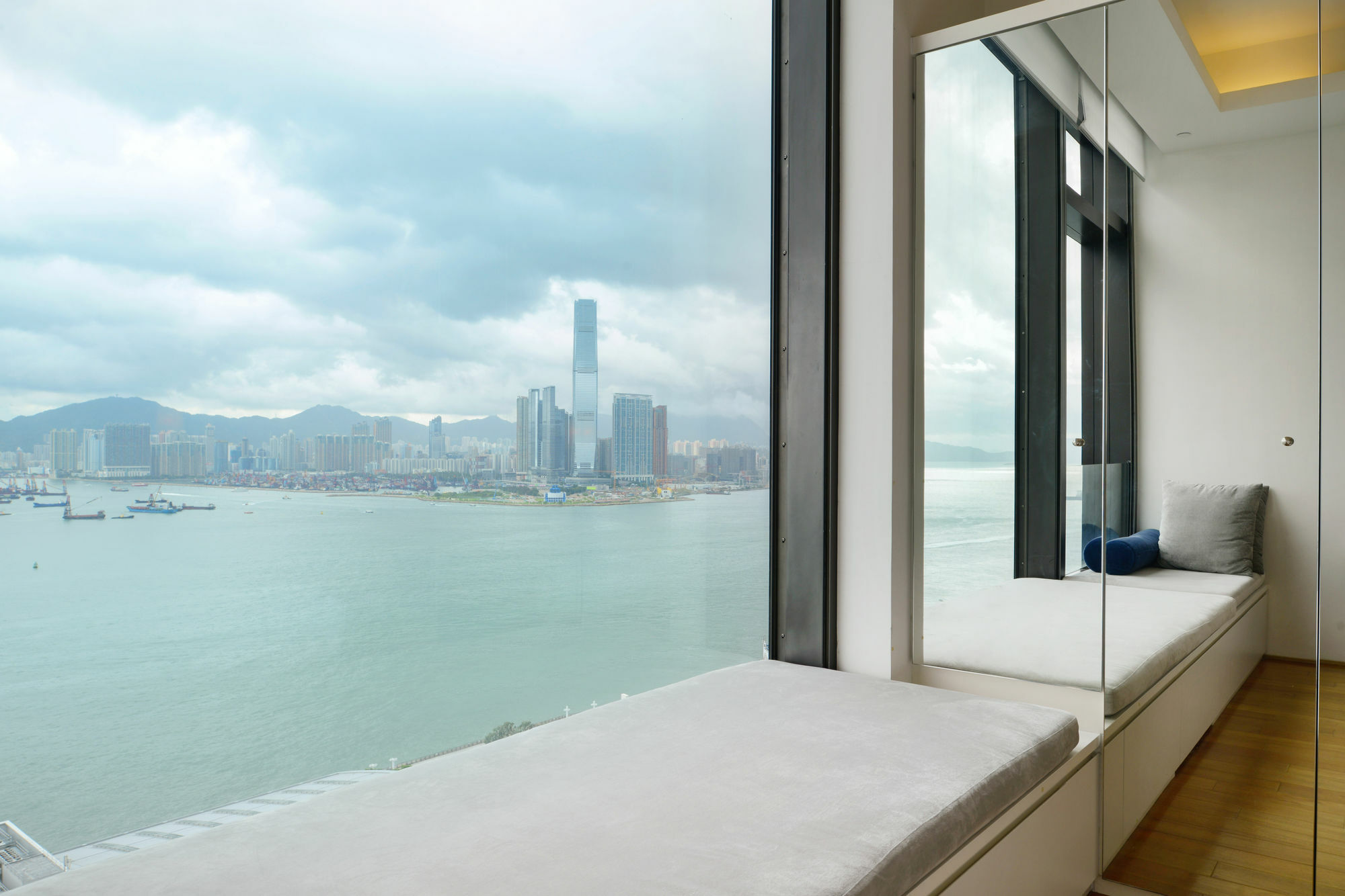 The Connaught Hotel Hong Kong Exterior photo